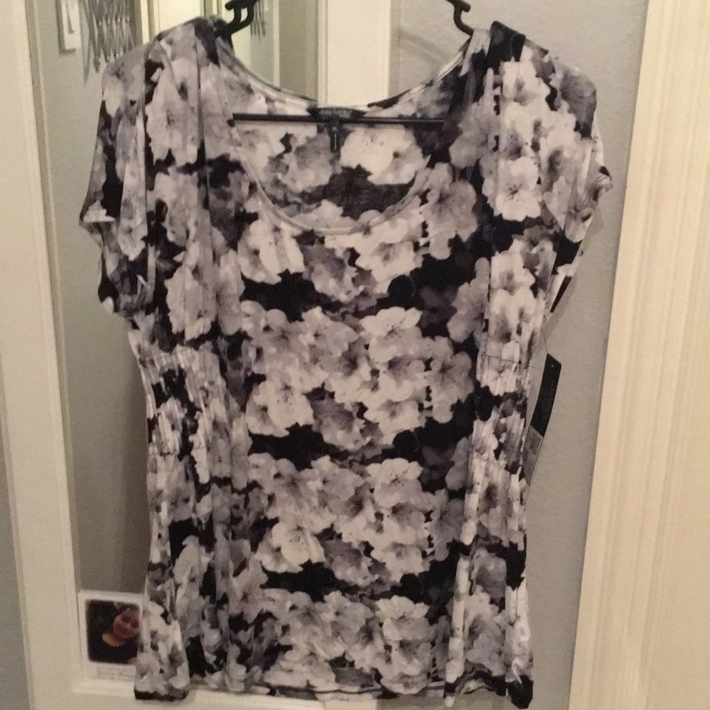 Daisy Fuentes Petite Floral Blouse